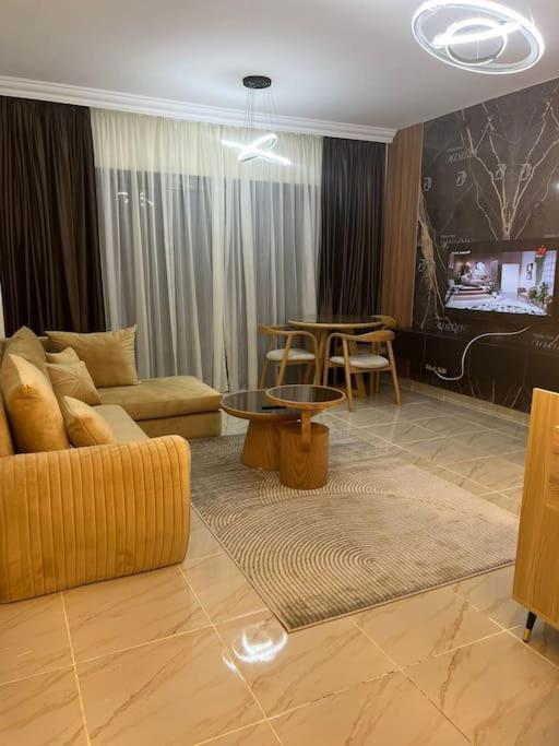 Luxury Brand New Building&apartment At Madinaty B15 *